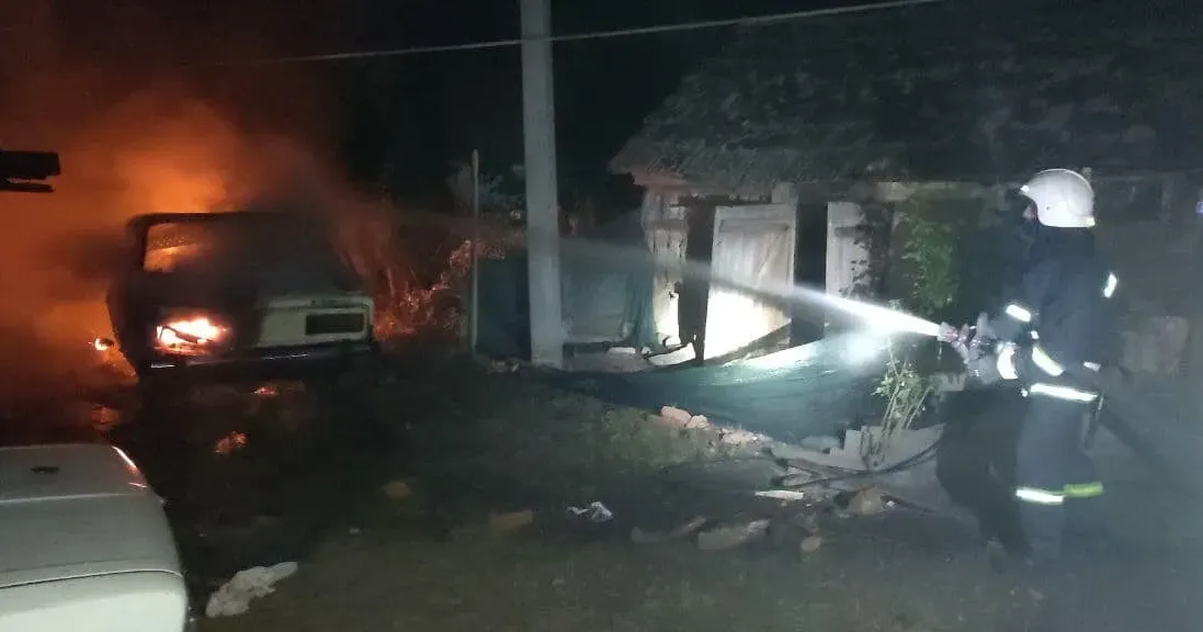 Світлини: Харківське районне управління ГУ ДСНС України в Харківській області На Нововодолажчині згорів автомобіль на порталі Gromada Group