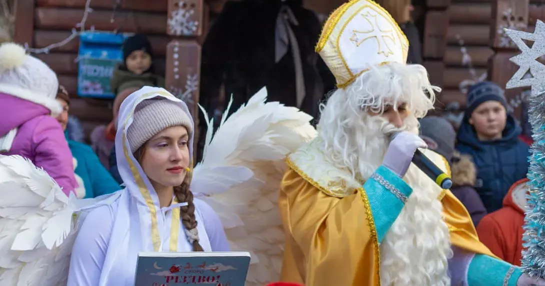 Сотні дітей з батьками відвідали захід, організований Нововодолазькою селищною радою для маленьких мешканців громади в Ювілейному парку.