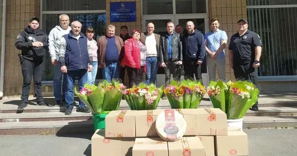 Світлини: Нововодолазька селищна територііальна громада Найвидатніших матерів Нововодолазької громади привітали з Міжнародним днем матері на порталі Gromada Group