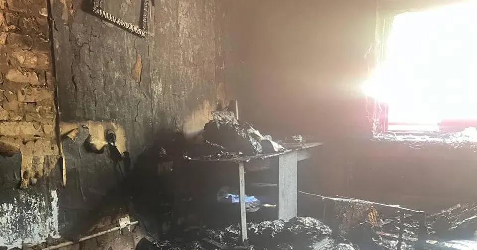 Фото: Харківське районне управління ГУ ДСНС України в Харківській області В селі на Нововодолажчині зайнявся будинок на порталі Gromada Group