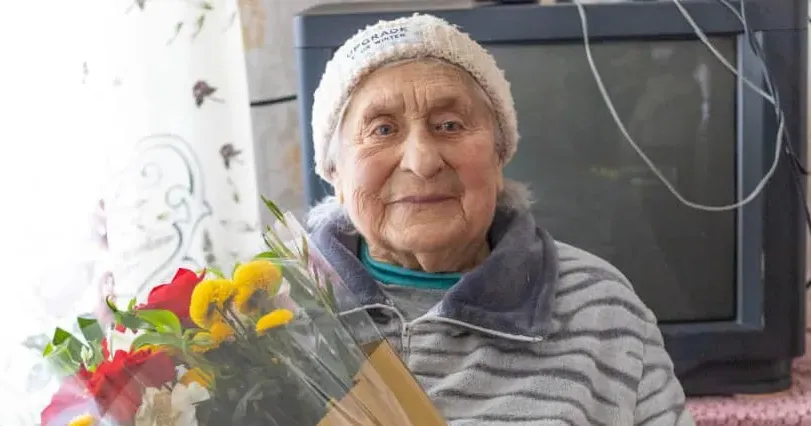 Мешканці Нової Водолаги виповнилося 100 років! Сьогодні свій 100-річний ювілей відзначає жителька Нової Водолаги Тетяна Євстафіївна Єфіменко. В її довгому та нелегкому житті як у дзеркалі відбилася 100-літня історія рідного селища і всієї України, а спогади цієї жінки варті того, щоб зберегти їх для майбутніх поколінь.