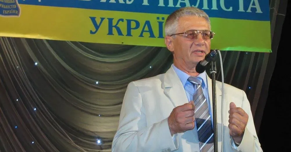 Фото Олега Перегона Попрощатися з колишнім редактором районної газети, Заслуженим журналістом України і просто Справжньою Людиною приїхали ті, хто щиро любив та поважав Олександра Олександровича, розділяв його патріотизм і невтомне прагнення до кращих змін у суспільстві.