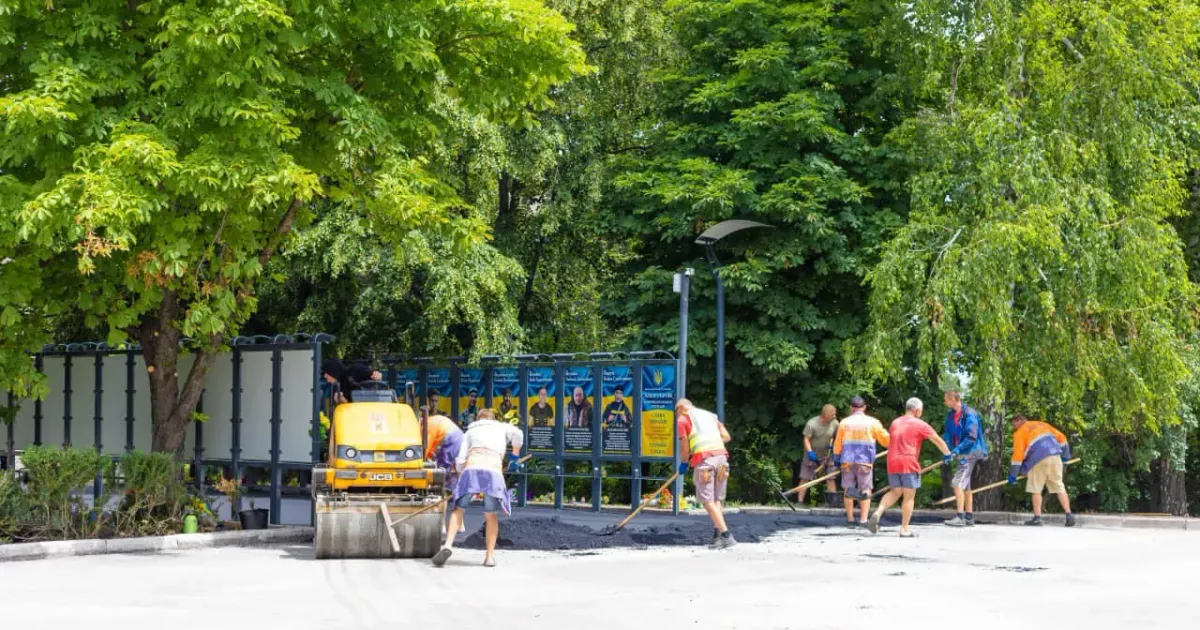 Світлини: Олександр Єсін У Новій Водолазі завершується облаштування Алеї Героїв на порталі Gromada Group