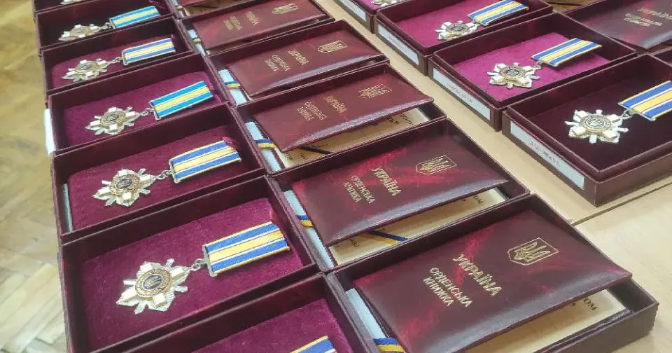 Світлини: Харківська РВА Сім’ям загиблих Героїв з Нововодолажчини вручили їхні посмертні нагороди на порталі Gromada Group