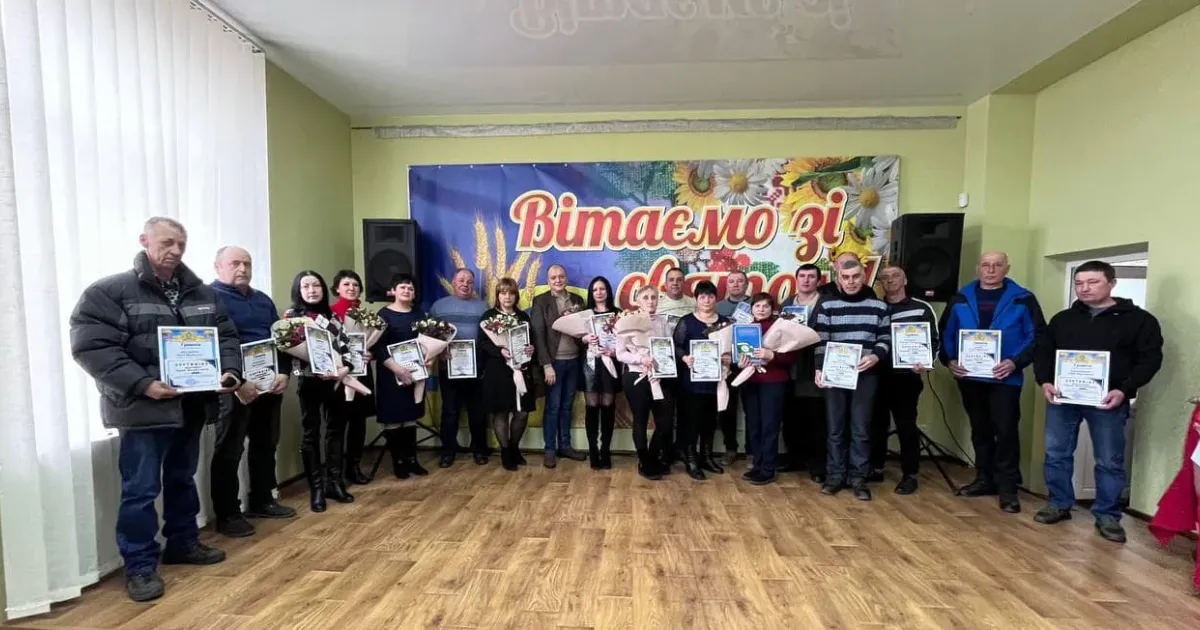 Світлини: ФБ-сторінка Нововодолазької селищної територіальної громади Працівників ЖКГ та побутового обслуговування населення Нововодолажчини привітали з професійним святом на порталі Gromada Group
