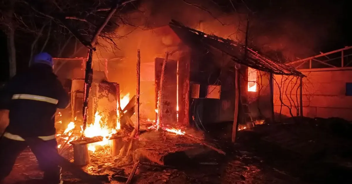 Головна світлина новини на сайті Gromada Group На Нововодолажчині загорівся приватний вагончик на порталі Gromada Group