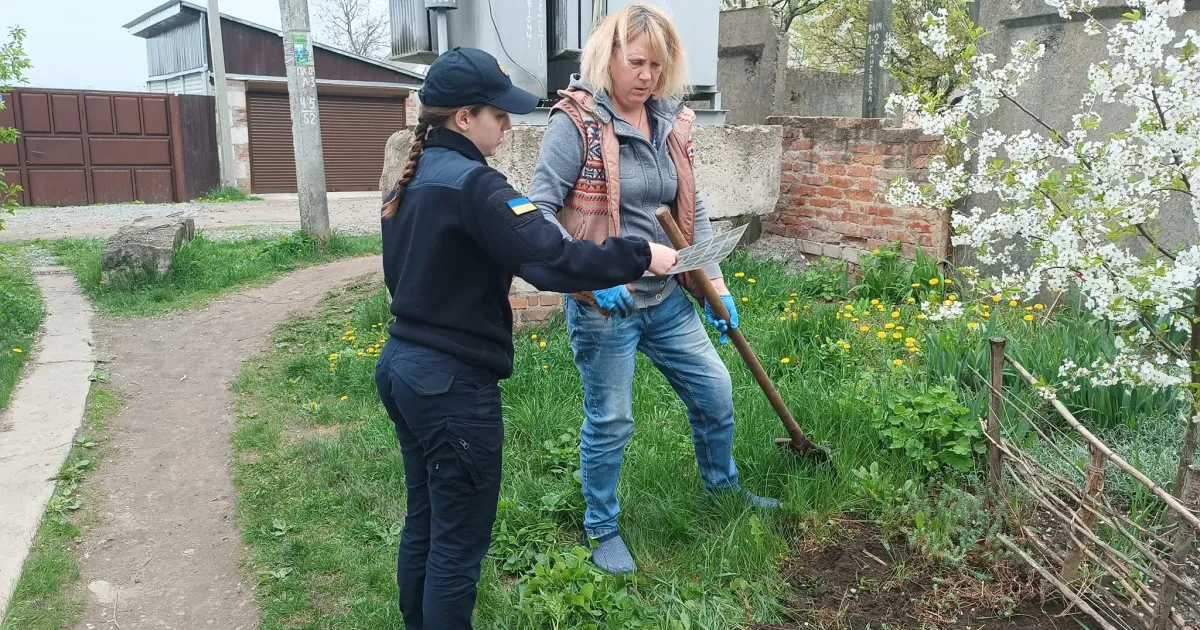 Світлини: Харківське районне управління ГУ ДСНС України в Харківській області Мешканцям Нововодолазької громади пояснили небезпеку від випалювання сухої трави на порталі Gromada Group