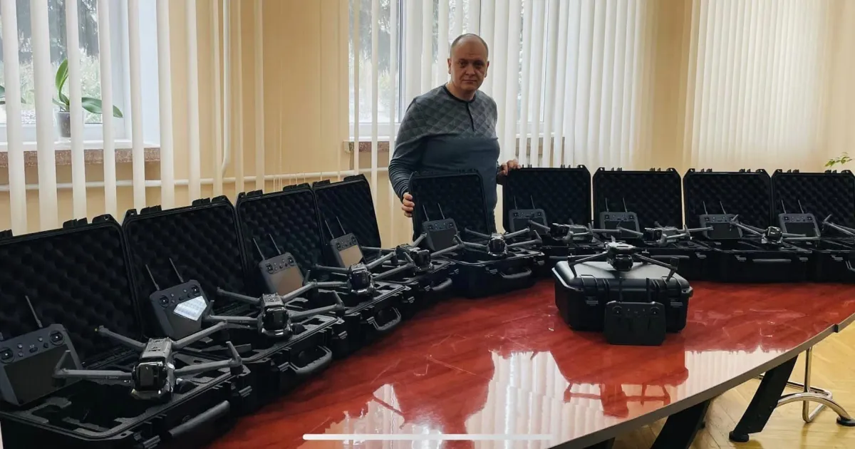 Фото: ФБ-сторінка Нововодолазької селищної територіальної громади Нововодолазька громада відправила на фронт партію дронів на порталі Gromada Group