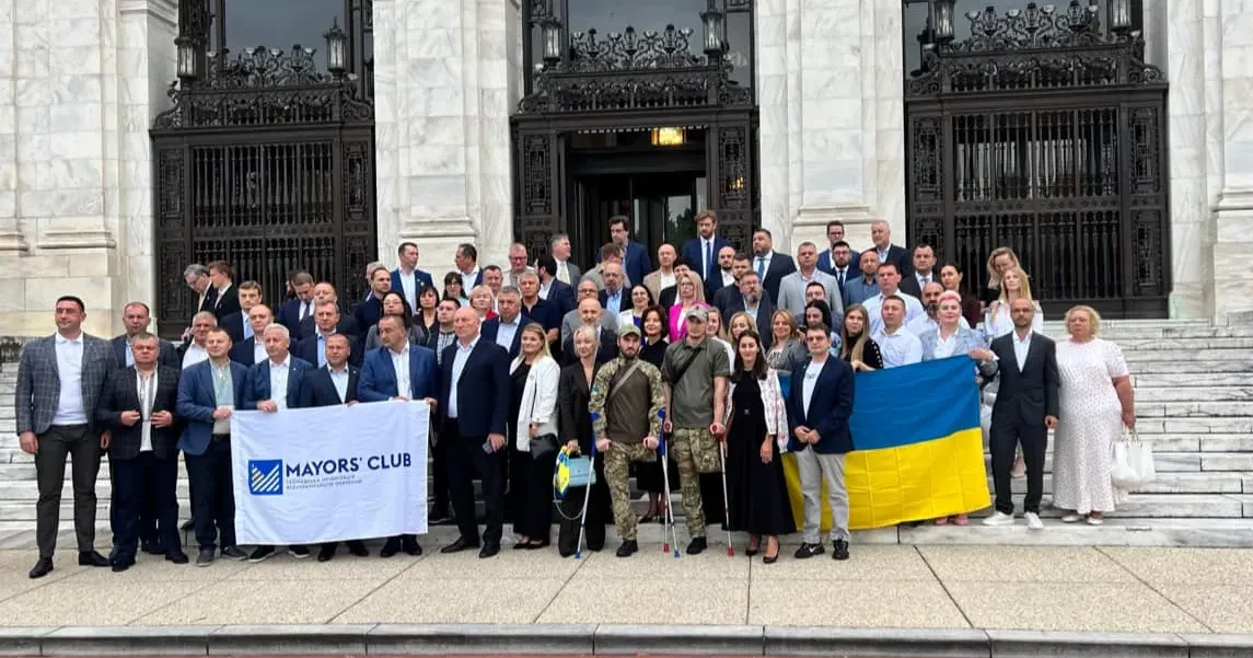 Світлини: ФБ-сторінка Нововодолазької селищної територіальної громади Нововодолазький селищний голова перебуває у Вашингтоні в рамках місії Rebirth of Ukraine на порталі Gromada Group