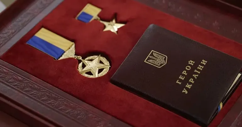 Триває збір підписів під петицією про присвоєння звання Героя України загиблому на війні танкісту з Нововодолажчини Триває збір підписів під петицією про присвоєння звання Героя України загиблому на війні танкисту з Нововодолажчини на порталі Gromada Group