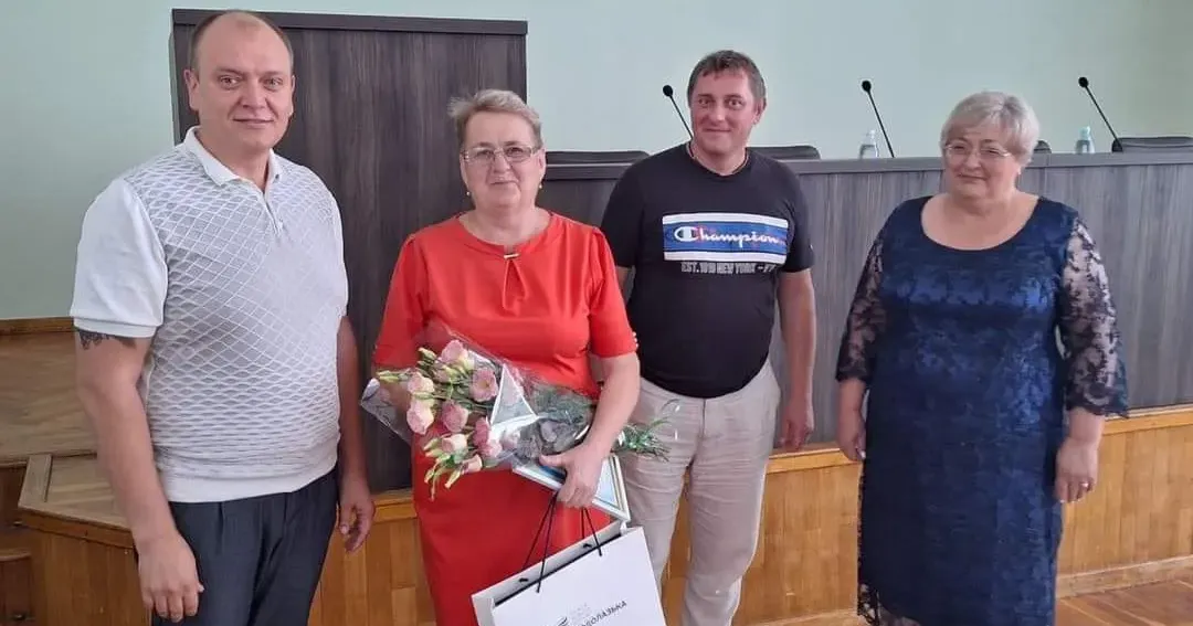 Світлини: Нововодолазька селищна рада Медиків Нововодолазької громади привітали з професійним святом на порталі Gromada Group